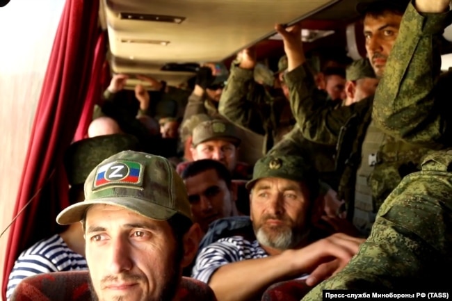 Республика Дагестан. Мобилизованные граждане и добровольцы во время отправки для прохождения военной подготовки. 3 октября 2022 года