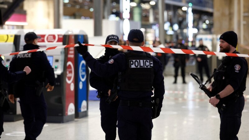 Gjashtë të plagosur nga një sulm me thikë në Paris