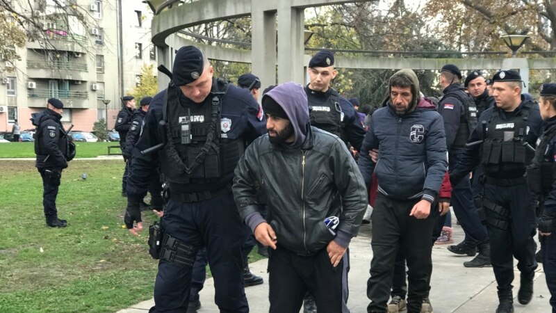 Policia e Serbisë intervenon pas një përleshjeje të migrantëve