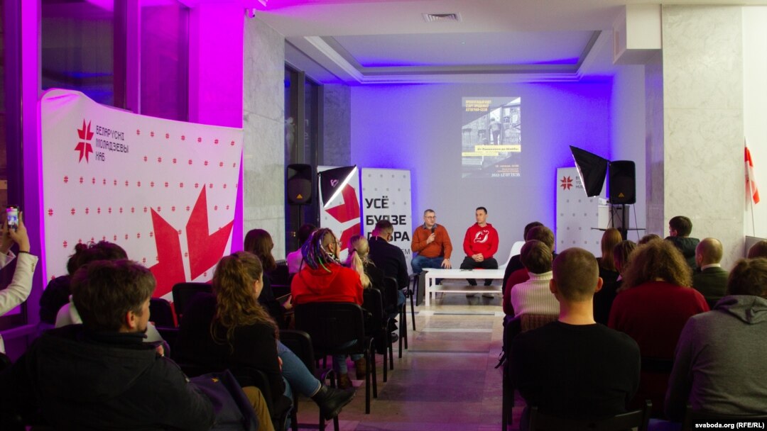 Падчас прэзэнтацыі кнігі ў Варшаве