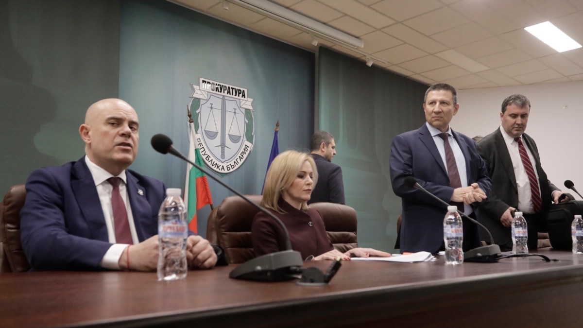Прокуратурата обвини четирима за предполагаемо пране на пари от българската