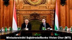 Orbán Viktor miniszterelnök és Varga Mihály pénzügyminiszter a Pénzügyminisztérium épületében 2020. május 11-én