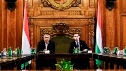 Orbán Viktor miniszterelnök és Varga Mihály pénzügyminiszter a Pénzügyminisztérium épületében 2020. május 11-én