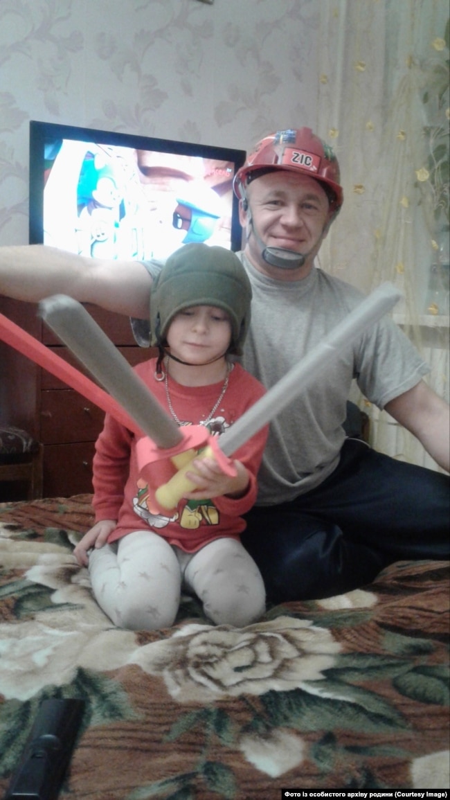 Дмитро Кос’янов із батьком Сергієм. Фото із особистого архіву родини