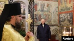 Președintele rus Vladimir Putin participă la slujba ortodoxă de Crăciun la Kremlin, Moscova, 7 ianuarie 2023