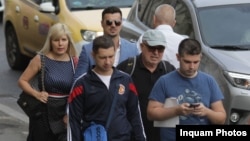 Elena Udrea și Adrian Alexandrov (cei din spate) și-au oficializat relația la mijlocul anului 2017. Udrea și Alexandrov nu și-au oficializat relația, nu sunt căsătoriți, așa că bunurile lui nu pot fi sechestrate în cauzele în care Elena Udrea trebuie să plătească daune.