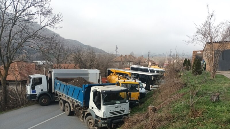 Kosova, ende në pritje të KFOR-it për heqjen e barrikadave