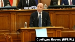 Nikolay Gabrovski addresses Bulgaria's National Assembly on December 14.