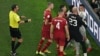 Përplasja midis lojtarëve serbë dhe kapitenit të Zvicrës, Granit Xhaka. Katar, 2 dhjetor 2022.
