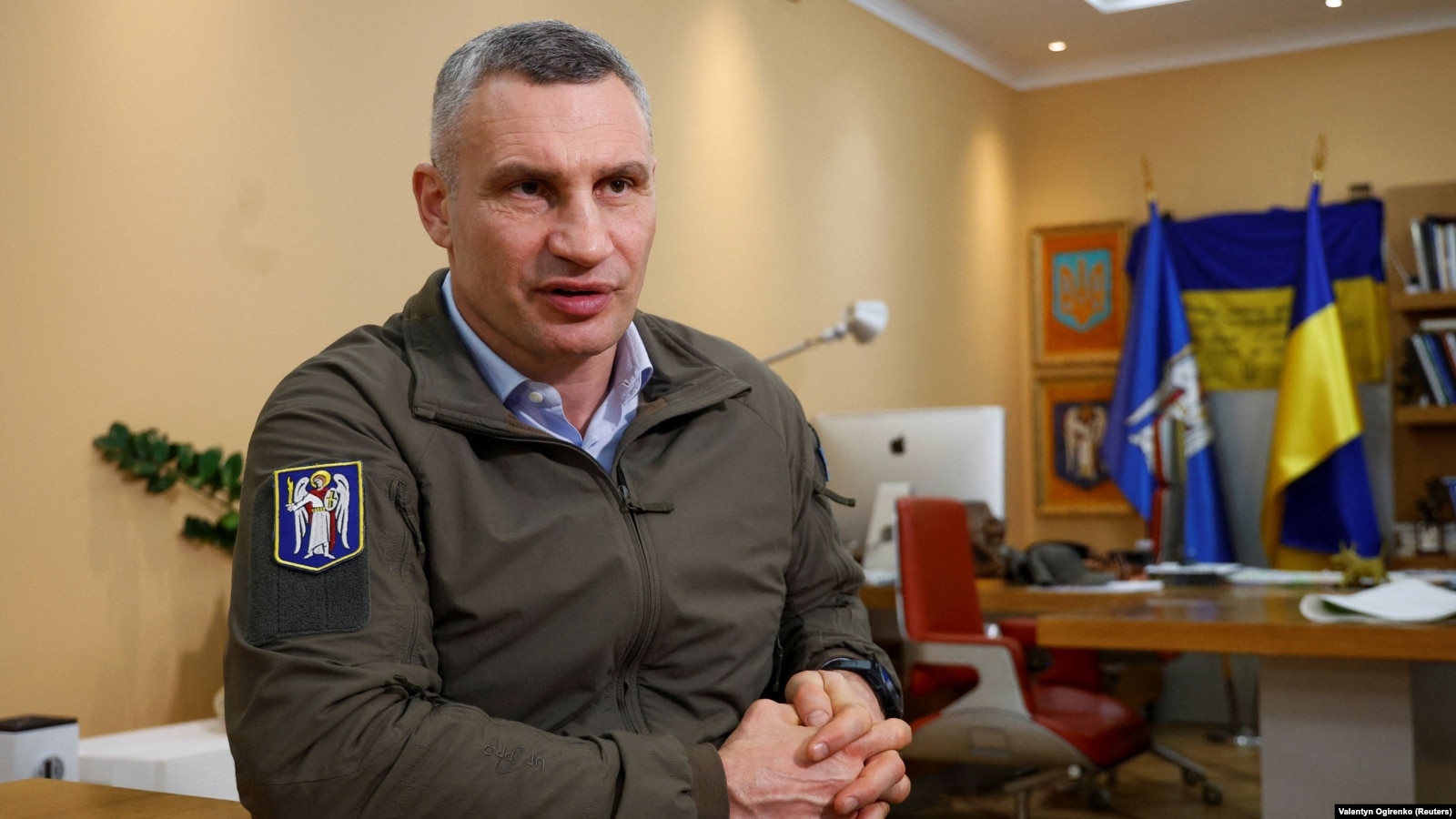 Кличко: мобільні укриття закуплені, протягом місяця частина буде на зупинках транспорту в Києві
