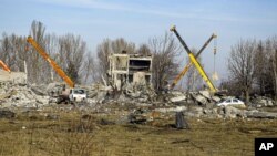 Rămășițele școlii profesionale de la Makiivka, regiunea Donețk, unde potrivit ultimului bilanț al Moscovei 89 de militari ruși au fost uciși în noaptea Anului nou de un atac ucrainean cu rachete HIMARS. 3 ianuarie 2022.