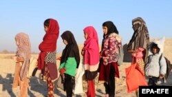 تعدادی از کودکانی که در صنوف محلی آموزشی در ولایت قندهار تنظیم شده بودند