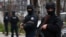 Kosovski policajci patroliraju područjem u Severnoj Mitrovici, Kosovo, 12. decembar 2022.