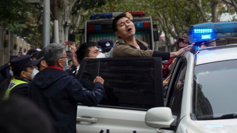 Policia kineze shtyp protestat pak ditë pas nisjes së tyre