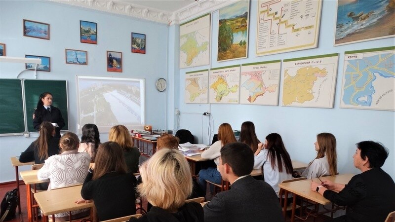 В Крыму школьников агитируют поступать в вузы МВД России (фото)