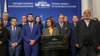 Парламентарната група на ГЕРБ поиска в четвъртък оставката на служебния
