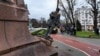 У Дніпрі демонтували пам’ятник Михайлові Ломоносову – фото