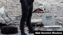 Части дрона-камикадзе Shahed-136 иранского производства, сбитого в Киеве 14 декабря 2022 года. На беспилотнике, который в России переименовали в Герань-2, рукой дописано «За Рязань!!!»