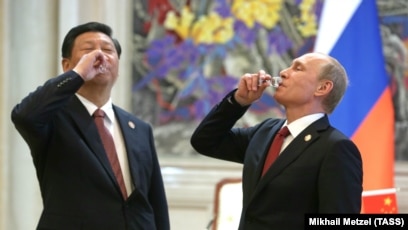 Украин әншілерінің сексуалдық бейнебаяндары бар