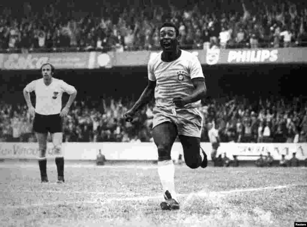 Ai iu bashkua ekipit kombëtar të Brazilit në moshën 16-vjeçare.