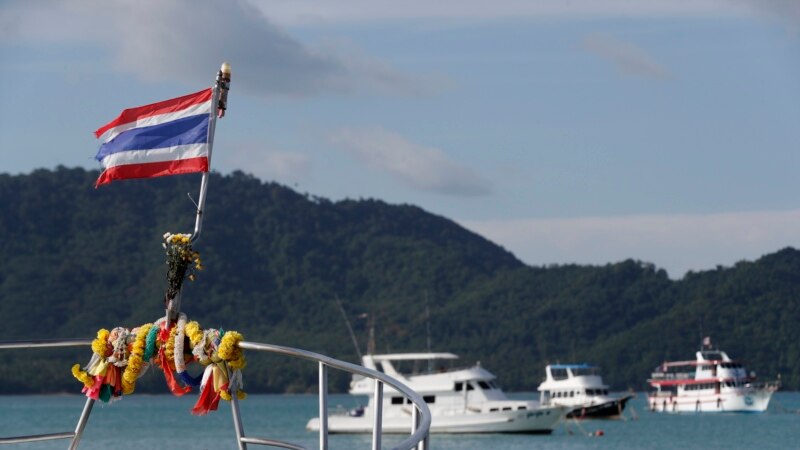 Fundoset anija e marinës tajlandeze, bllokohen mbi 100 marinarë