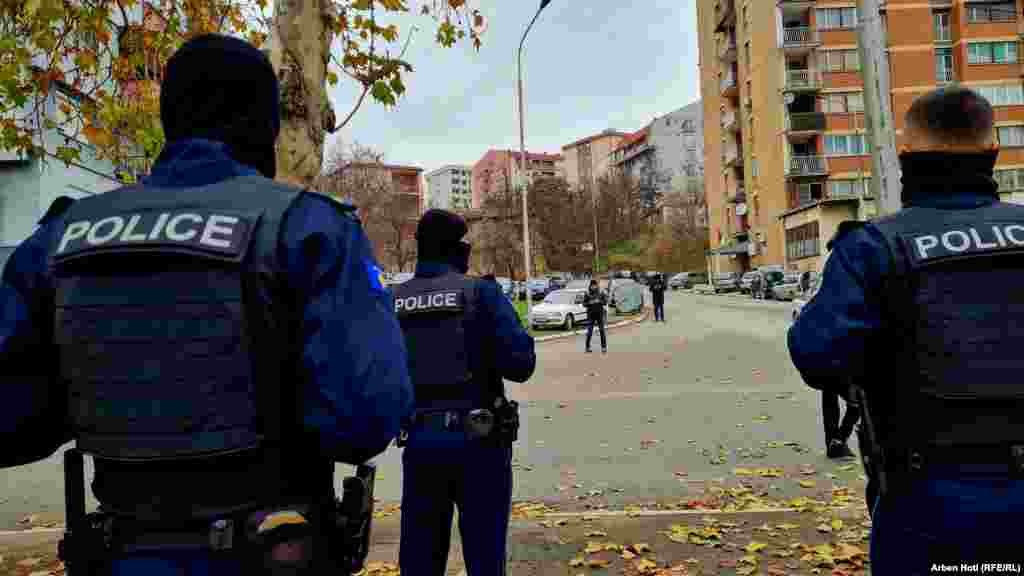 Kosovska policija je u kasnim satima 8. decembra saopštila da je jedan njen pripadnik lakše povređen tokom oružanog napada na severu. Napad se dogodio nekoliko sati nakon što je kosovska policija pojačala svoje prisustvo u tom delu Kosova.