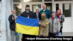 Жителі Новодмитрівки зустрічали ЗСУ з українськими прапорами