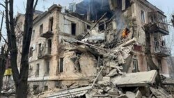 Un bloc de locuințe a fost lovit vineri de o rachetă rusească la Krivoi Rog. Un copil de nici doi ani a rămas fără părinți, alți patru copii au fost uciși iar altul este căutat încă sub dărâmături de salvatori.