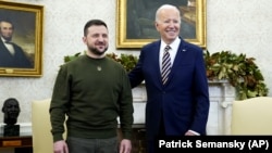جو بایدن رئیس جمهور ایالات متحده امریکا با همتای اوکراینی خود در قصر سفید