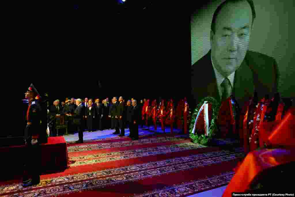 Башкортстанның беренче президенты Мортаза Рәхимов белән хушлашу &quot;Башкортстан&quot; дәүләт концертлар залында узды.&nbsp; &nbsp;