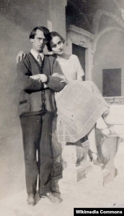 Нина Берберова с мужем Владиславом Ходасевичем в Сорренто, 1924 год