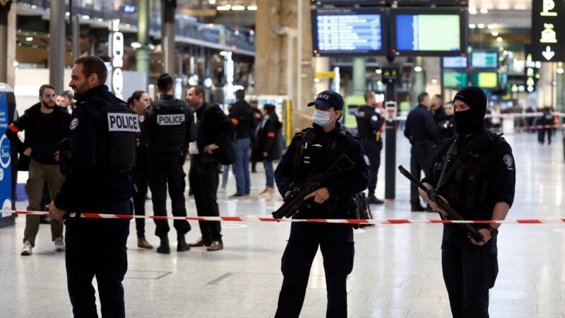 Šest osoba ranjeno u napadu nožem u Parizu 