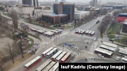 Pamje nga greva e shoferëve të autobusëve në Shkup. 5 dhjetor 2022.