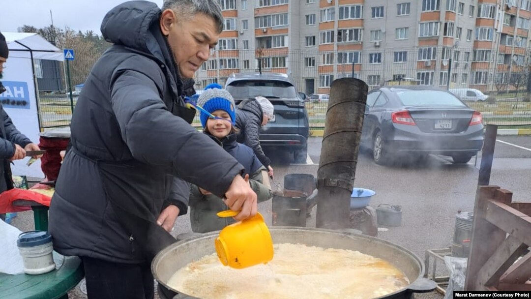 Қыздар мініп жүрген секс фото