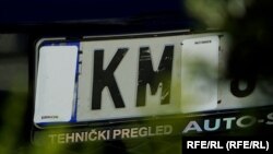 Vozilo u Severnoj Mitrovici sa srpskim "KM" registarskim tablicama