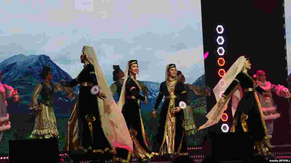 Халыклар дуслыгы биюе