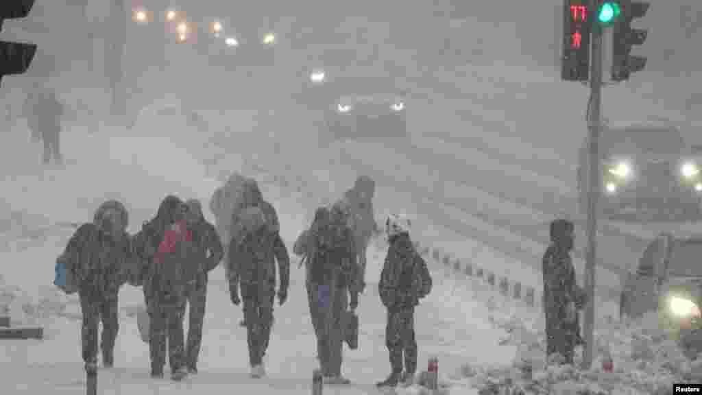 Temperaturat zakonisht qëndrojnë nën zero në Ukrainë gjatë dimrit dhe bora tashmë ka rënë në shumë zona, përfshirë edhe Kievin.&nbsp;