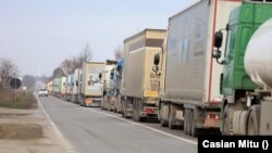 Punctul de frontieră de la Siret, coadă de zeci de km de TIR-uri, autocamioane. Inagine de arhivă din decembrie 2022.