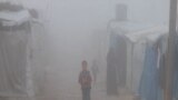 Borba sa hladnoćom u kampu u Idlibu