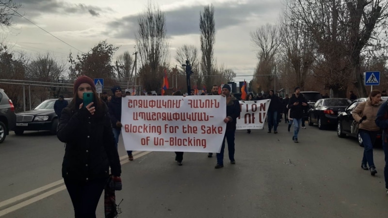 Армения: у российской военной базы задержали более сотни протестующих
