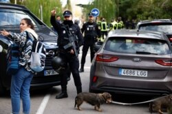 Усиленные наряды испанской полиции у здания посольства Украины в Мадриде. 30 ноября 2022 года
