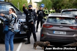 O explozie provocată de un plic suspect a avut loc la Ambasada Ucrainei din Madrid, în 30 noiembrie. Ulterior, alte plicuri suspecte, care conțineau ochi de animale, au fost trimise unor Ambasade și oficii consulare ucrainene din mai multe țări europene.