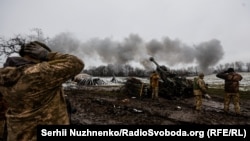 Украинские военные применяют 155-миллиметровую гаубицу М777