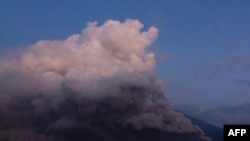 Shpërthimi i vullkanit në Indonezi. 