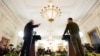 Президент США Джо Байден (слева) и президент Украины Владимир Зеленский проводят совместную пресс-конференцию в Белом доме в Вашингтоне, 21 декабря 2022 года