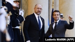 Premierul ucrainean Denis Șmîhal primit de președintele Franței Emmmanuel Macron, Paris, 13 decembrie 2022. 