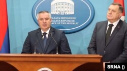 Radovan Višković, premijer Republike Srpske, i Milorad Dodik, predsjednik tog bh. entiteta na konferenciji za medije u Banjaluci, 23. novembra 2022.