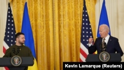 Președintele Ucrainei Volodimir Zelenski și președintele Statelor Unite Joe Biden la conferința de presă de la Casa Albă, Washington, 21 decembrie 2022.