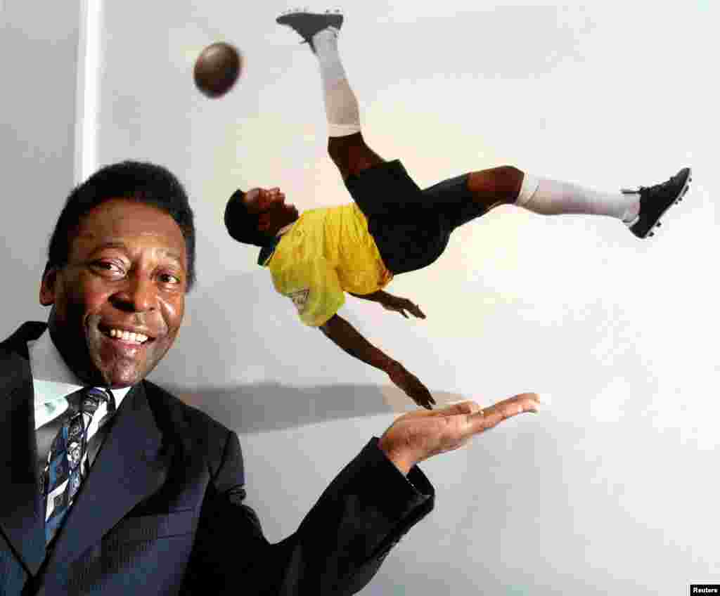 Më 1958, në moshën 17-vjeçare, Pelé u bë lojtari më i ri që shënonte në Kupën e Botës.