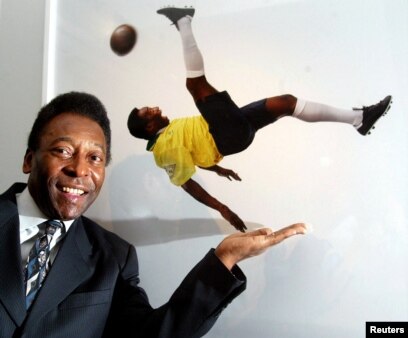 Më 1958, në moshën 17-vjeçare, Pelé u bë lojtari më i ri që shënonte në Kupën e Botës.